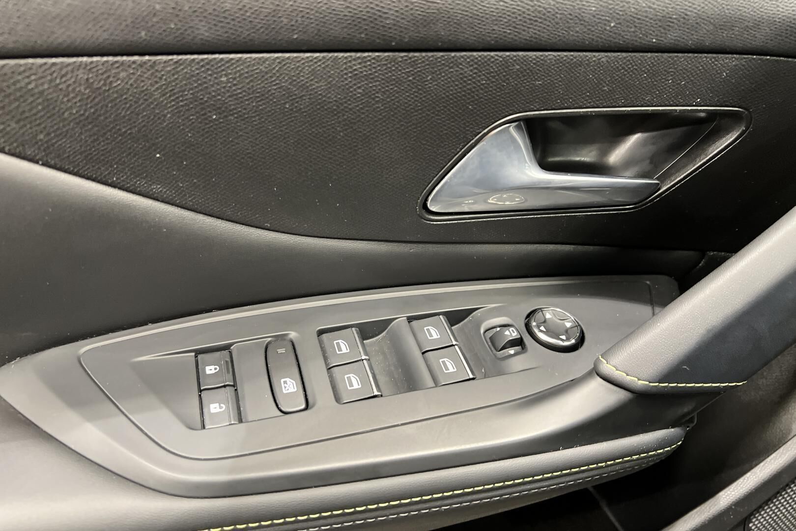 Peugeot 308 iso kuva 37