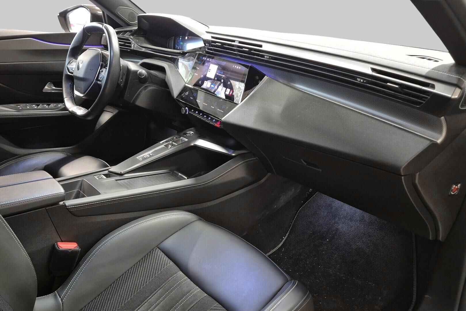 Peugeot 308 iso kuva 5