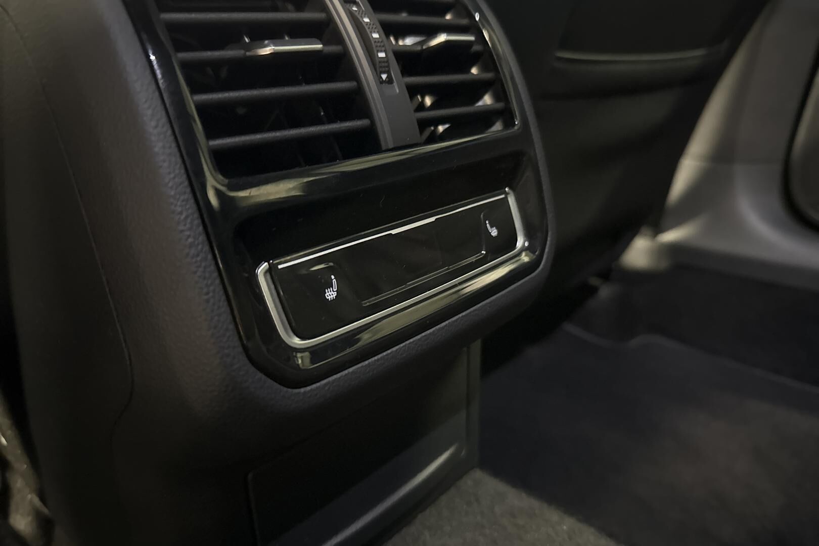 Volkswagen Arteon iso kuva 15