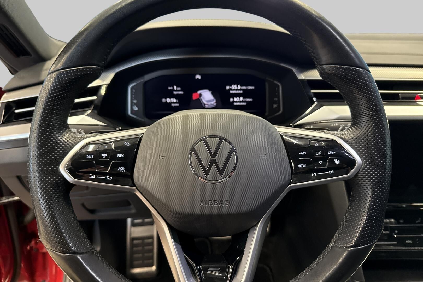 Volkswagen Arteon iso kuva 14