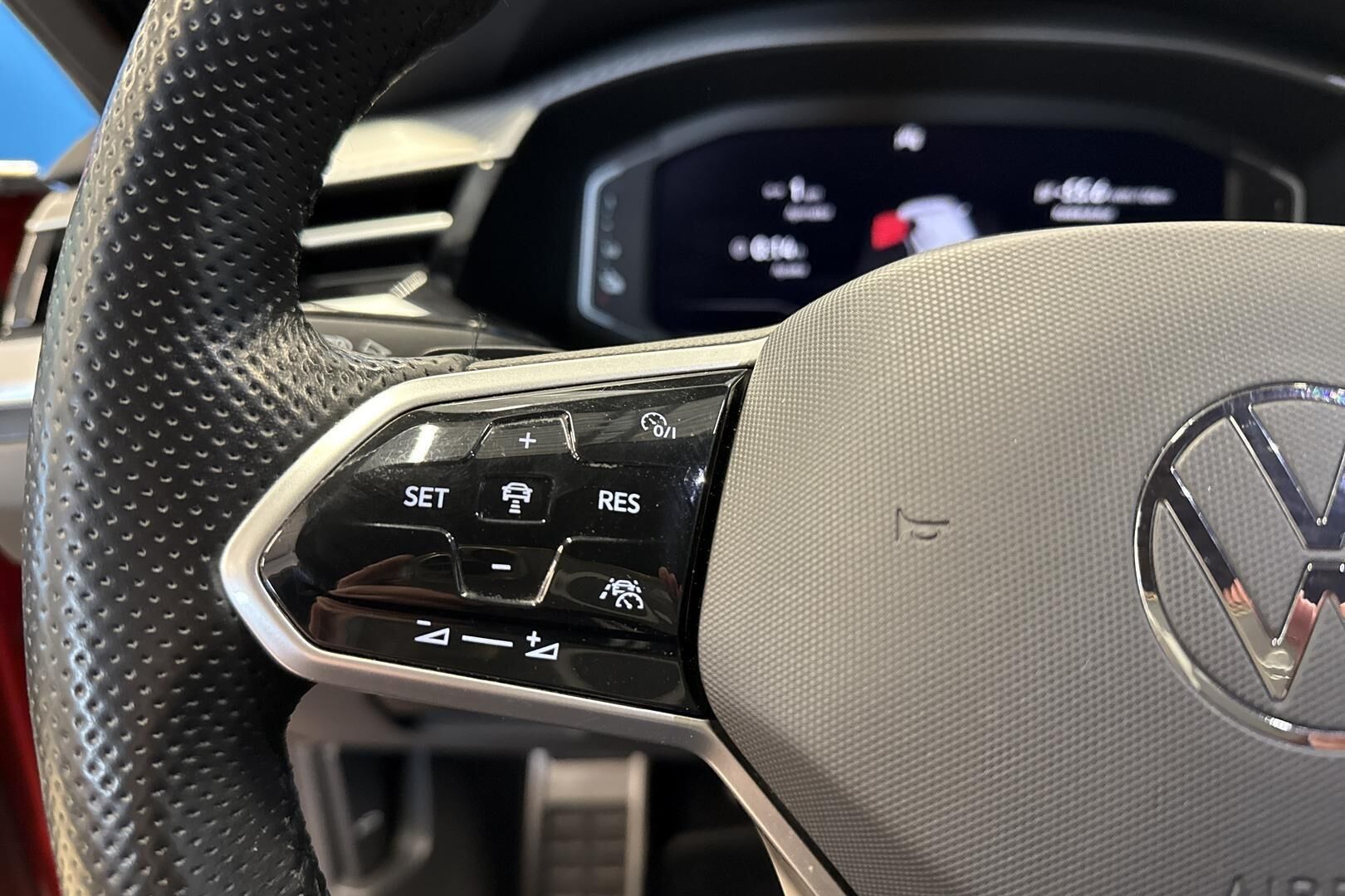 Volkswagen Arteon iso kuva 15