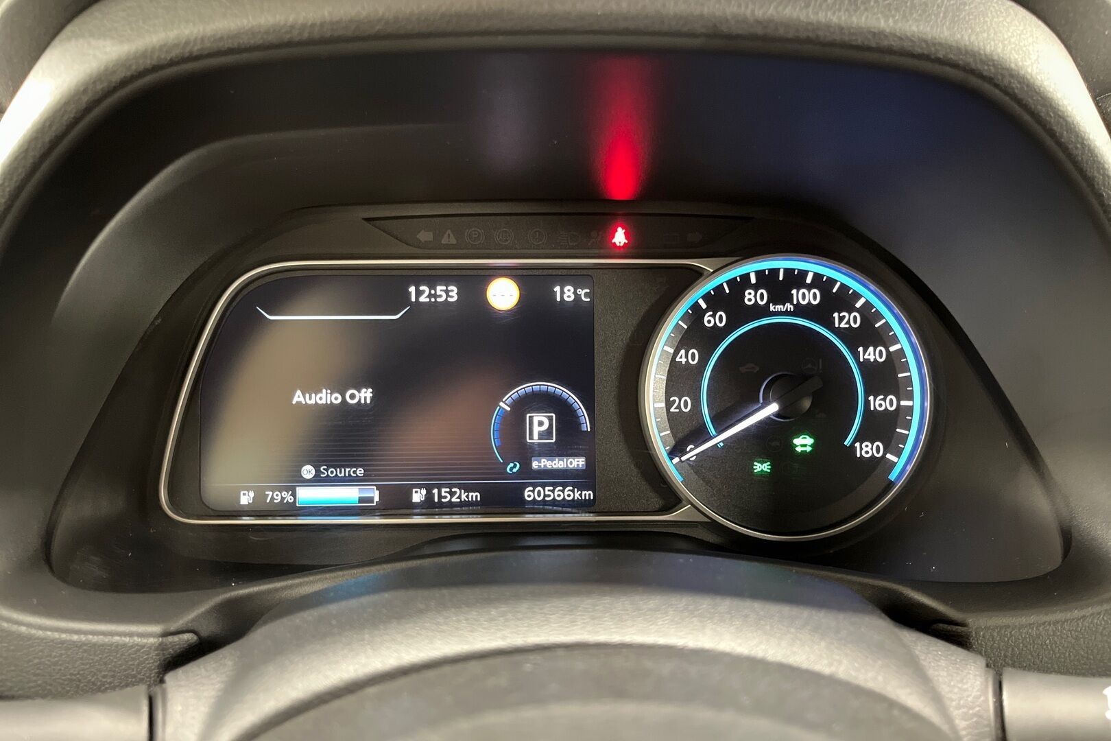 Nissan Leaf iso kuva 11