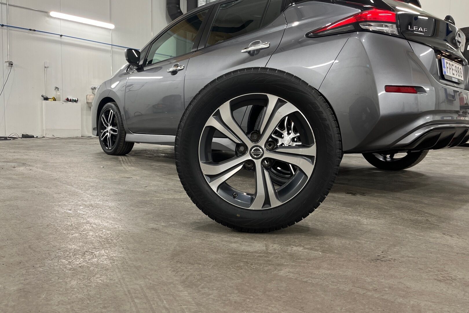 Nissan Leaf iso kuva 12