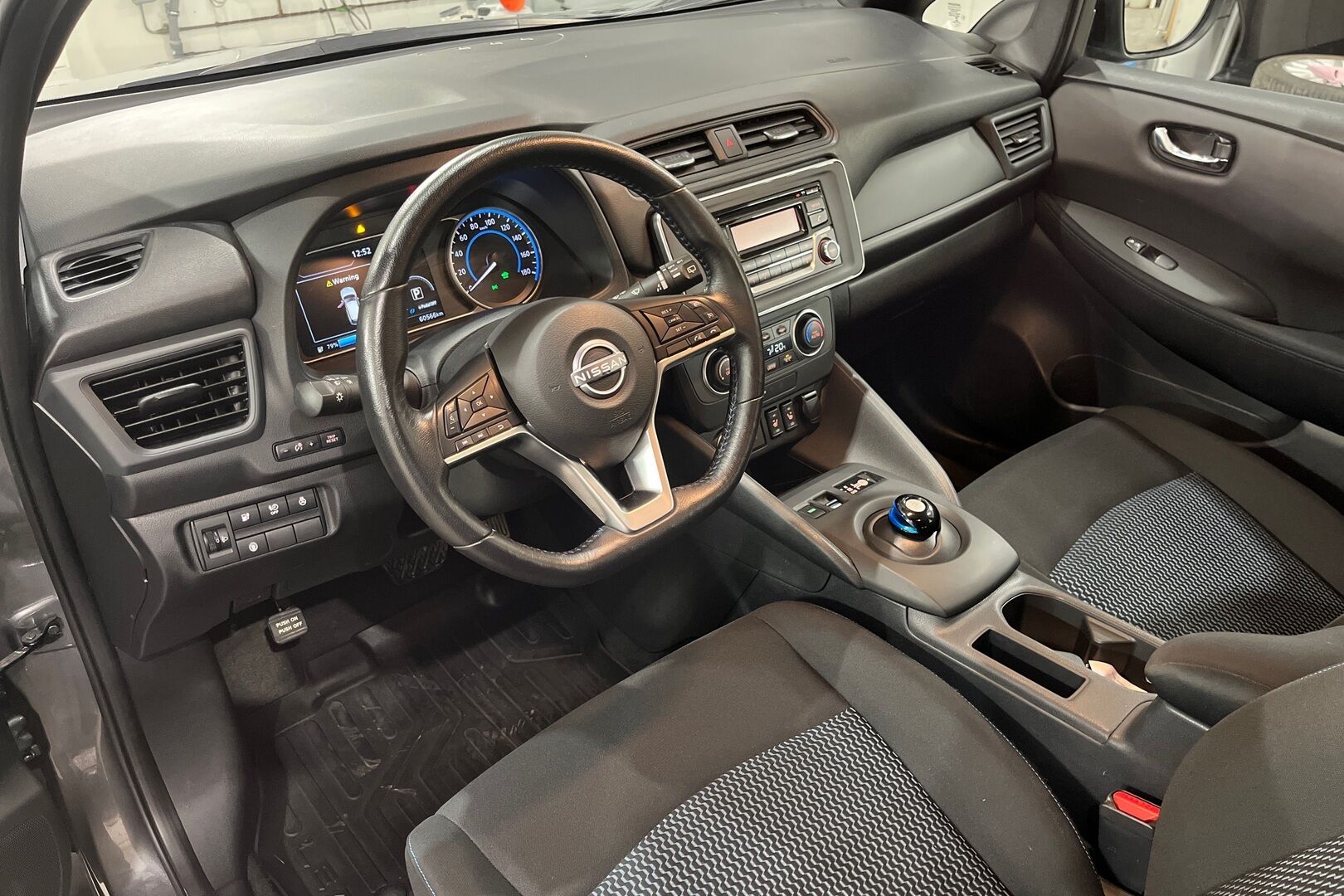 Nissan Leaf iso kuva 6
