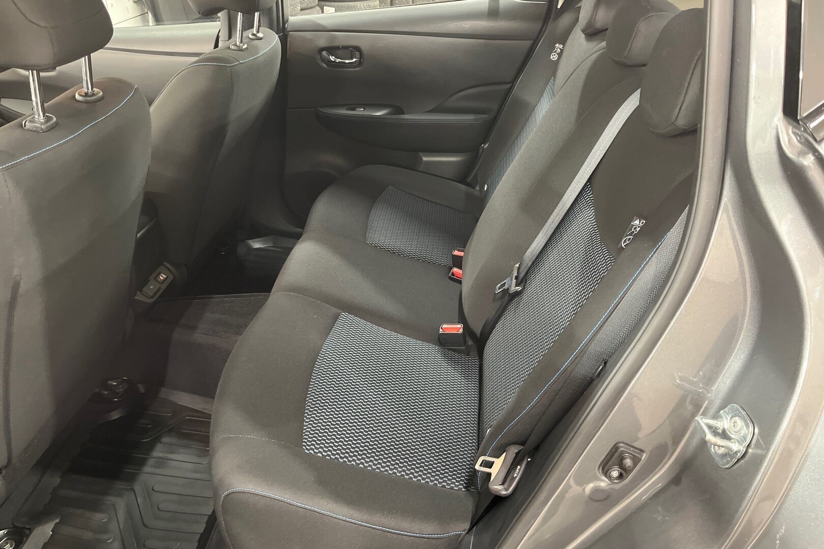Nissan Leaf iso kuva 8