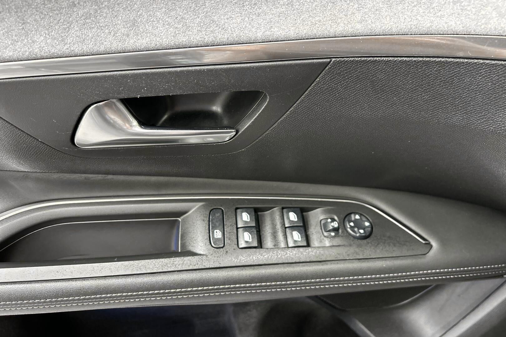 Peugeot 3008 iso kuva 22