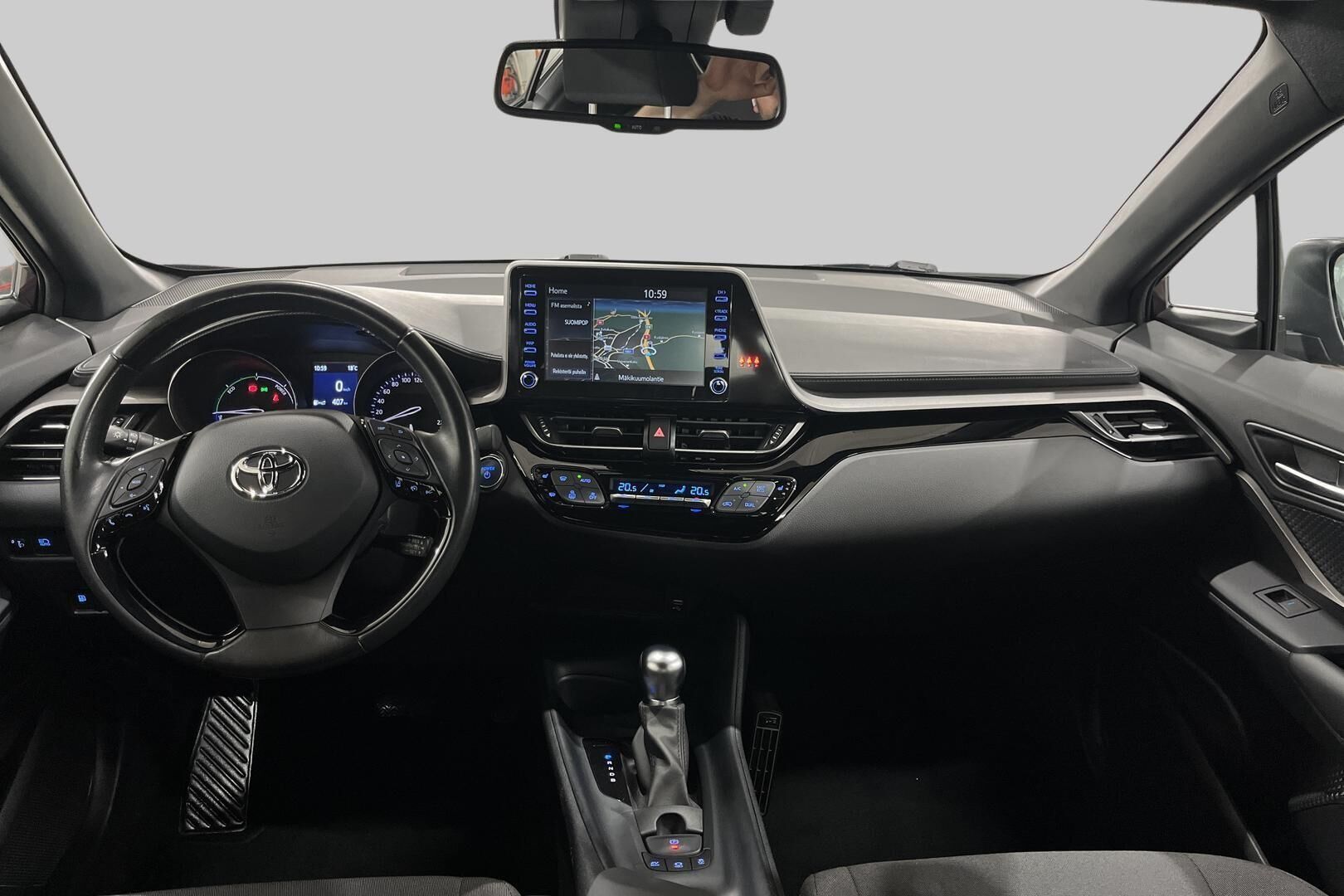 Toyota C-HR iso kuva 10