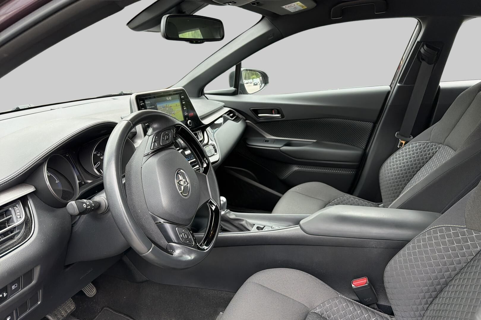 Toyota C-HR iso kuva 3