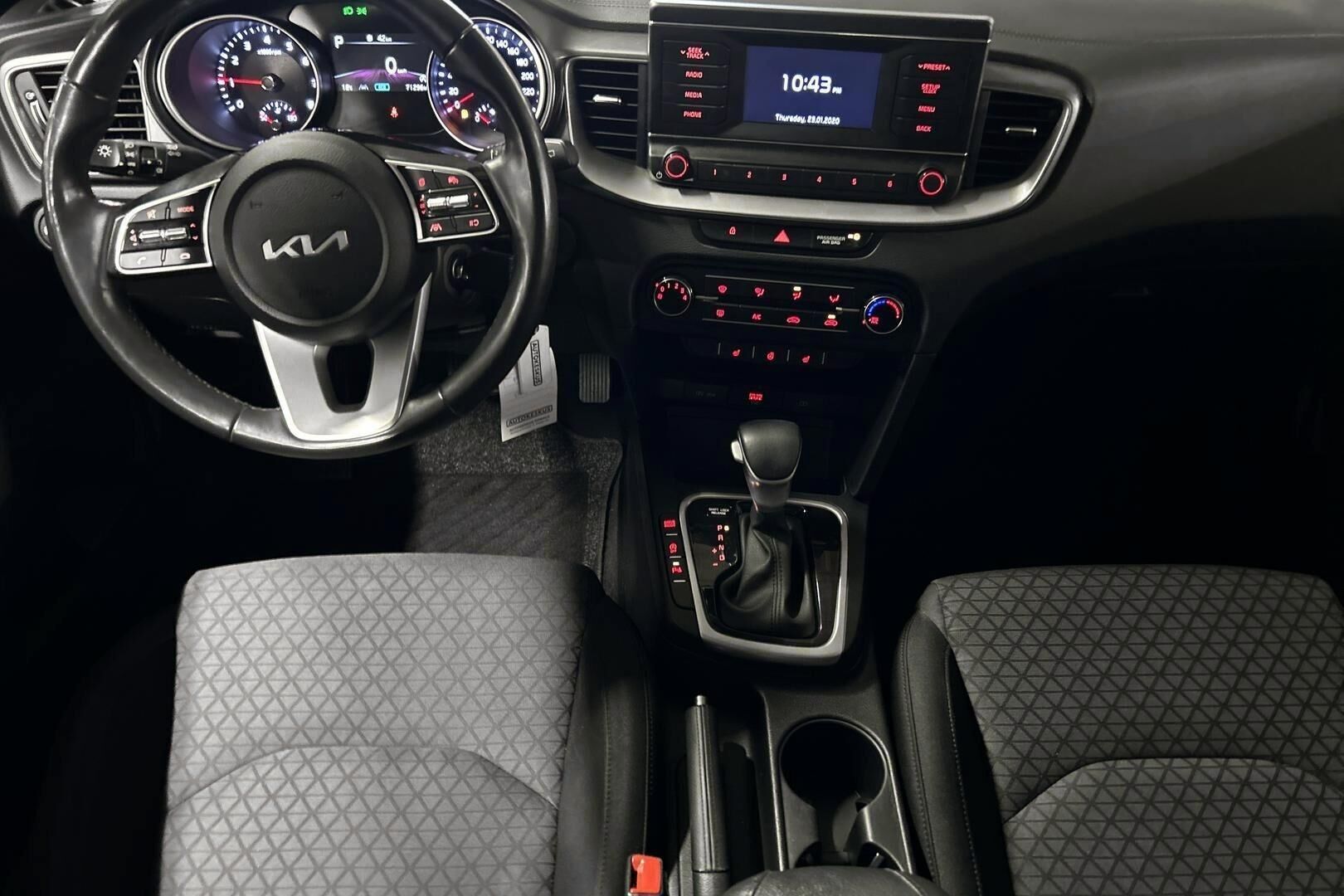 Kia Ceed iso kuva 9
