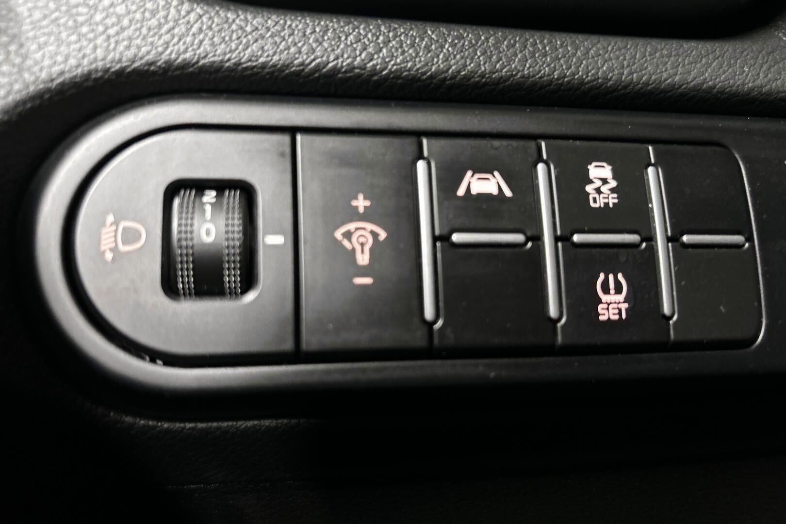 Kia Ceed iso kuva 16