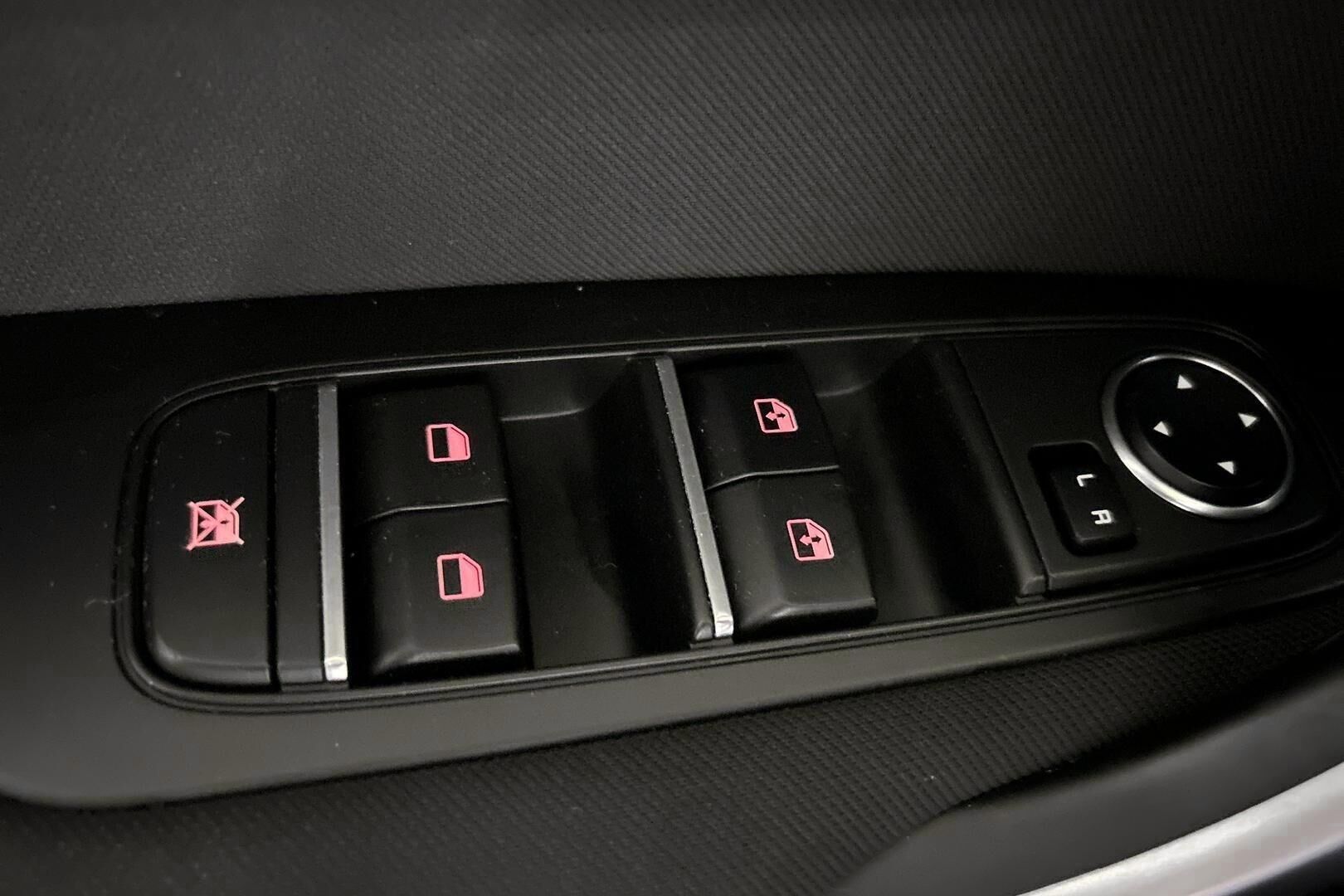 Kia Ceed iso kuva 26