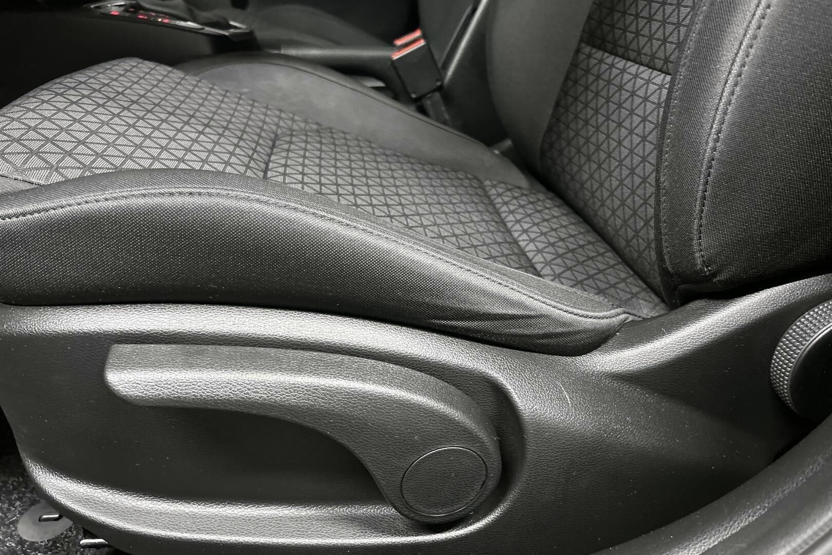 Kia Ceed iso kuva 27