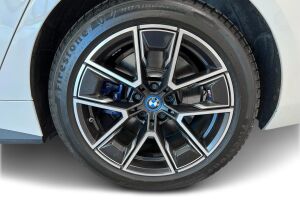 BMW i4 esikatselu 12