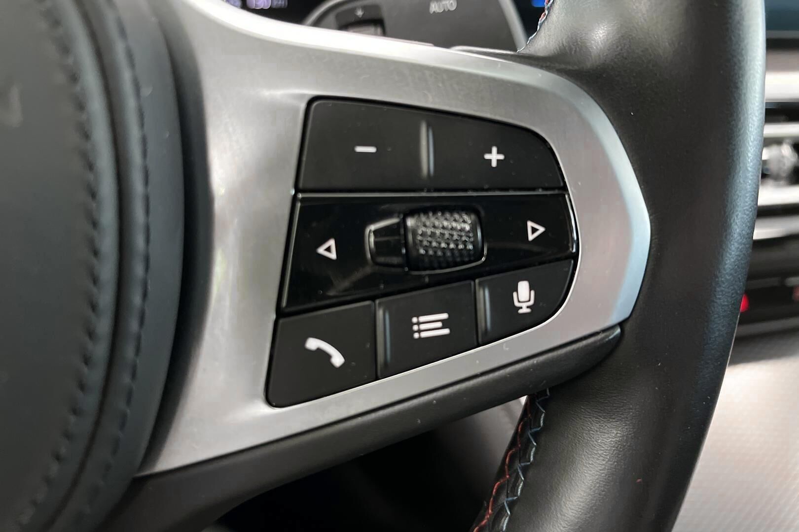 BMW i4 iso kuva 16
