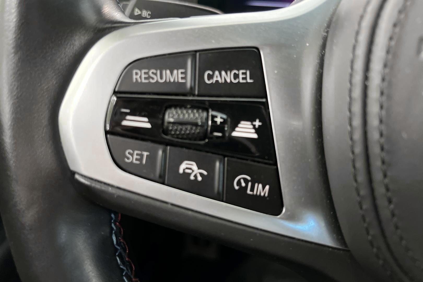 BMW i4 iso kuva 17