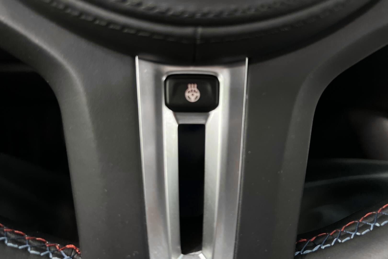 BMW i4 iso kuva 18