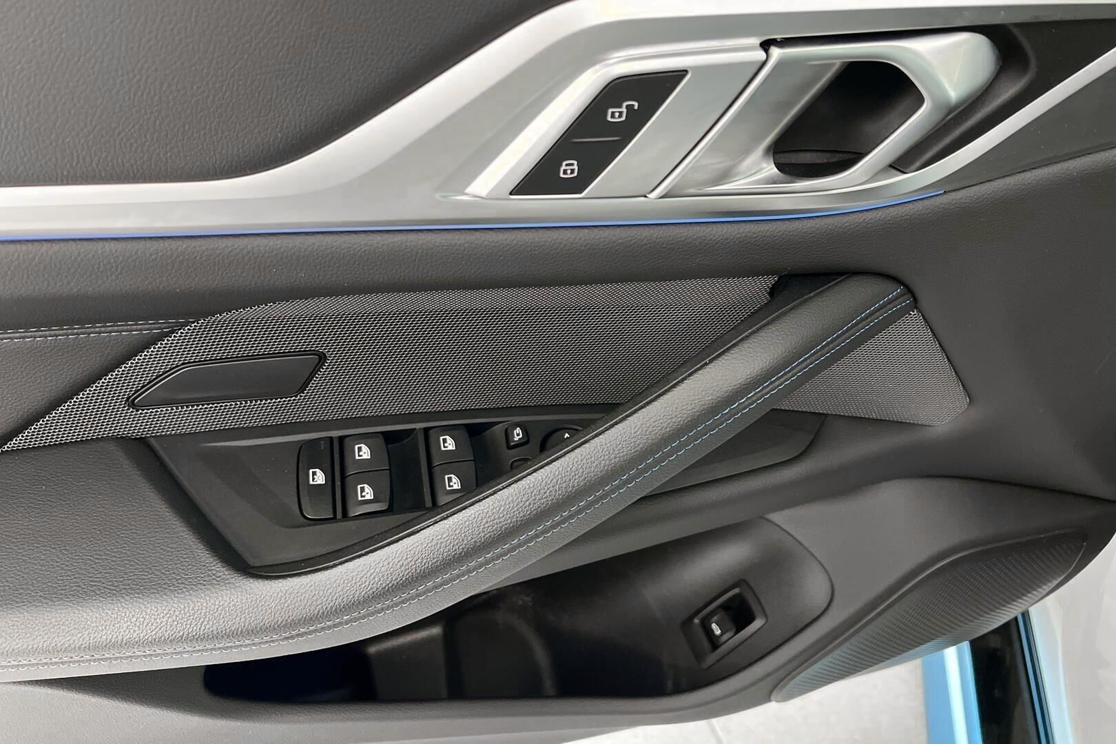 BMW i4 iso kuva 20