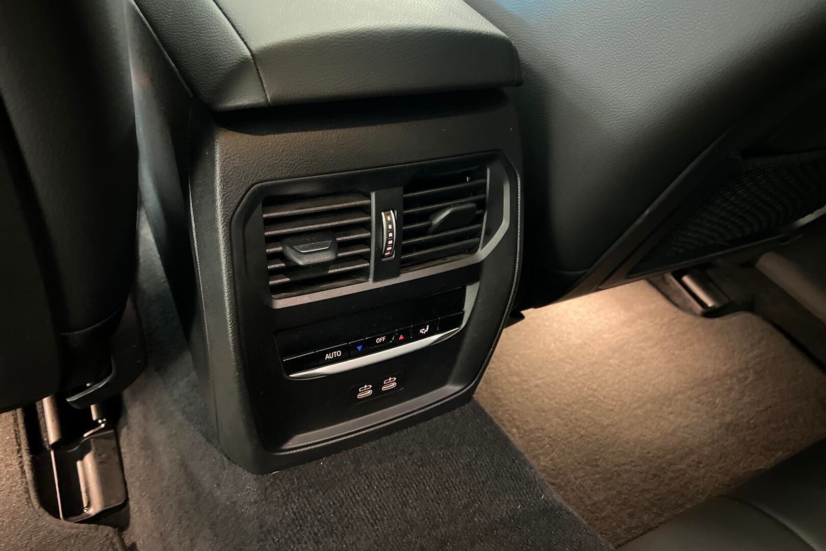 BMW i4 iso kuva 24