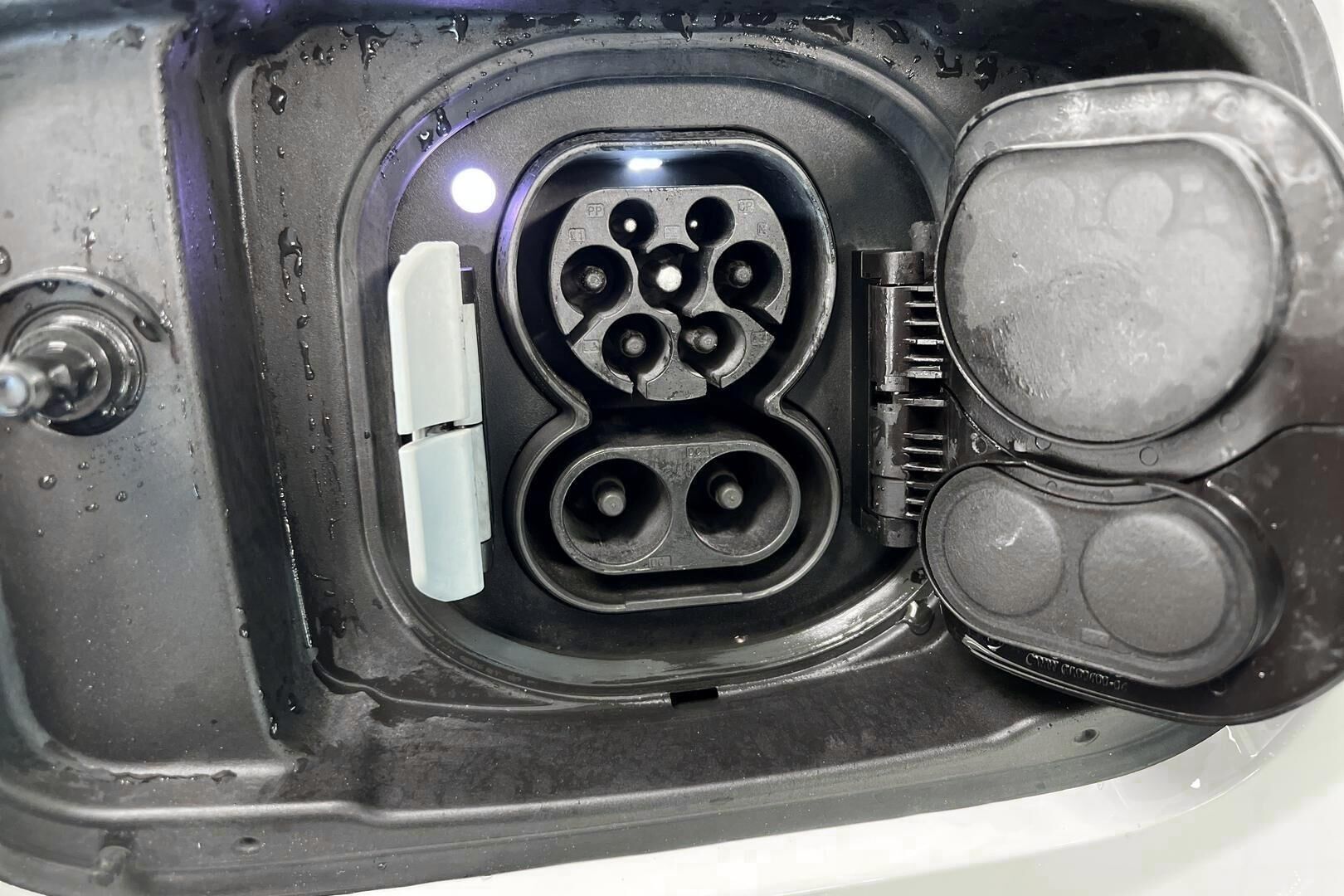 BMW i4 iso kuva 26