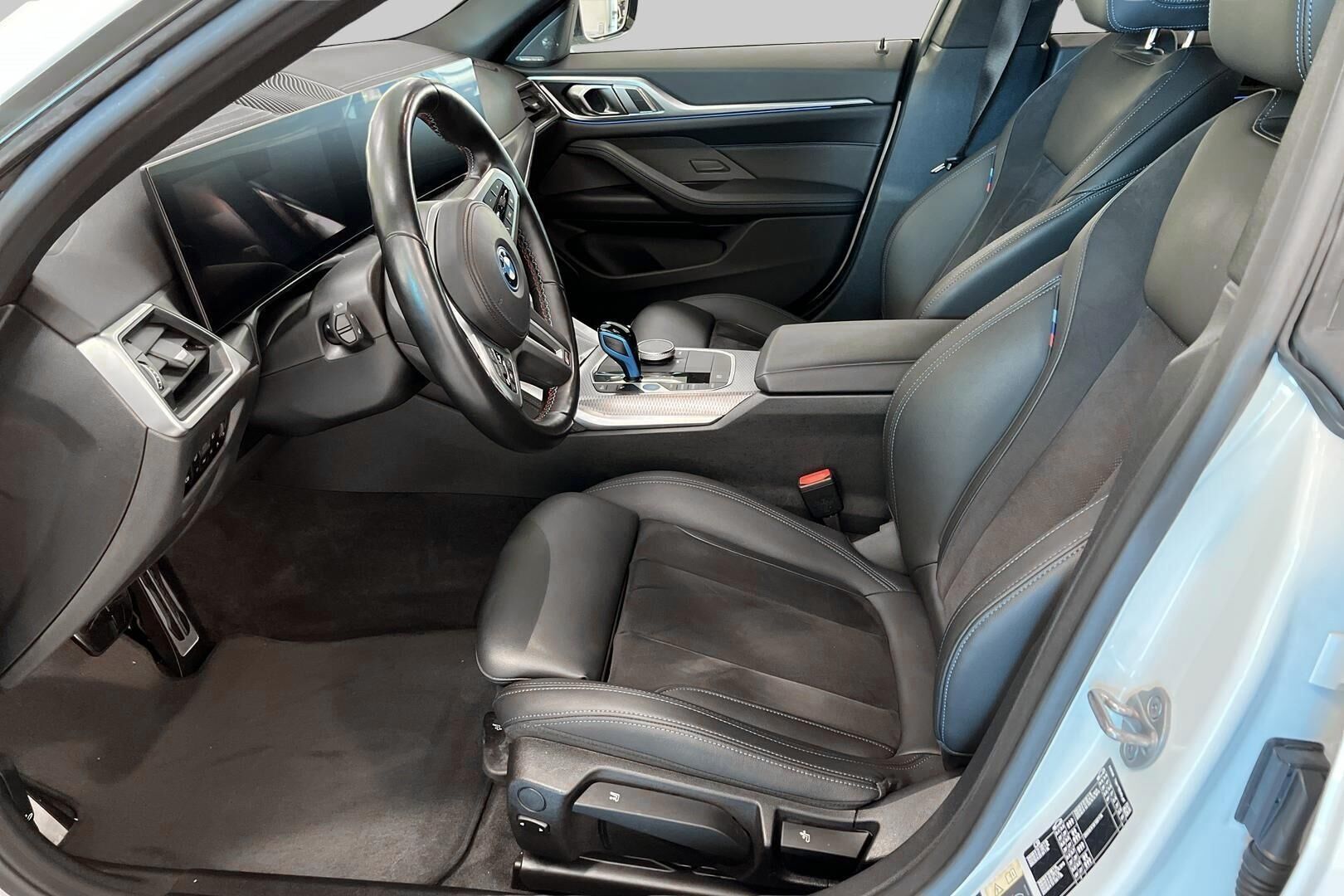 BMW i4 iso kuva 8