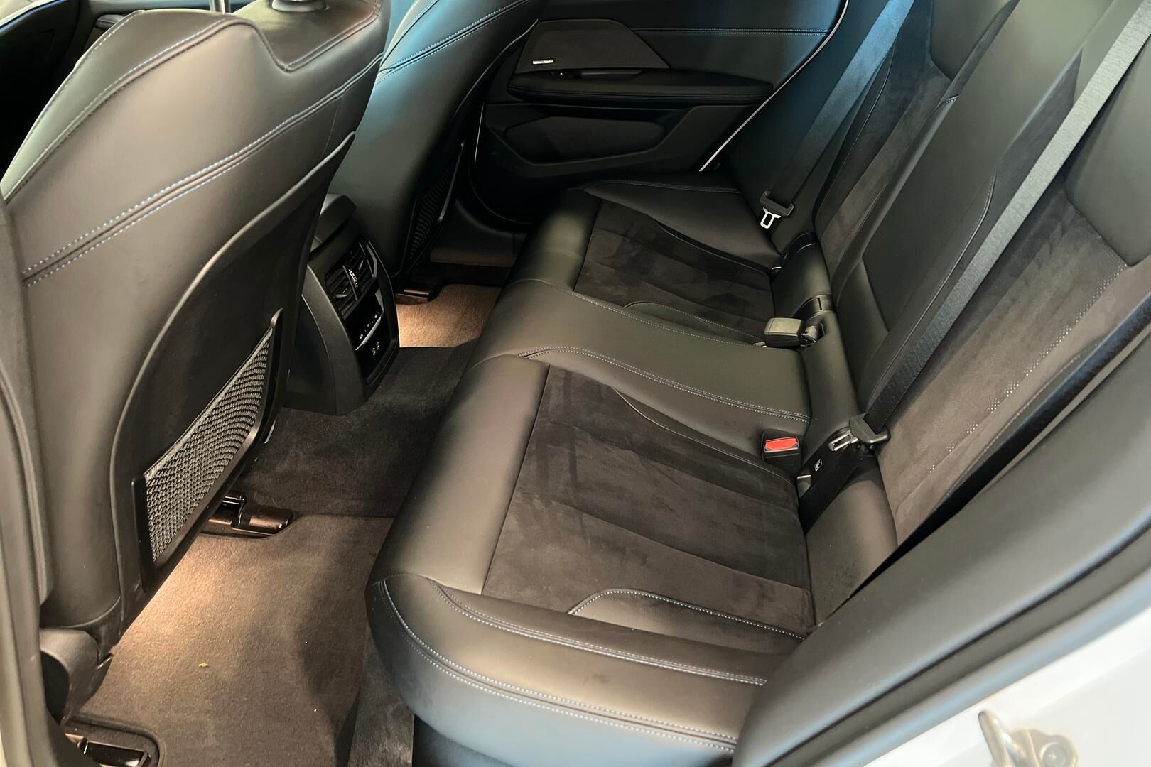 BMW i4 iso kuva 9