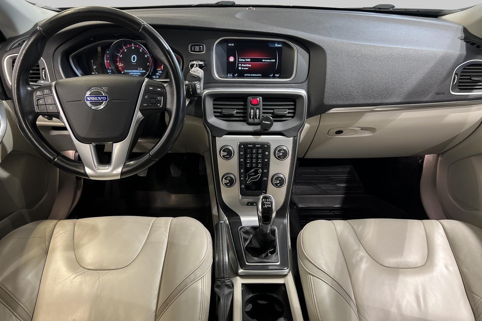 Volvo V40 iso kuva 10