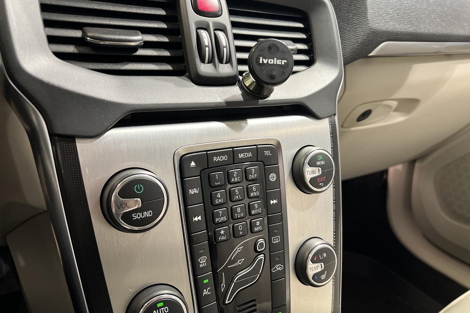 Volvo V40 iso kuva 16
