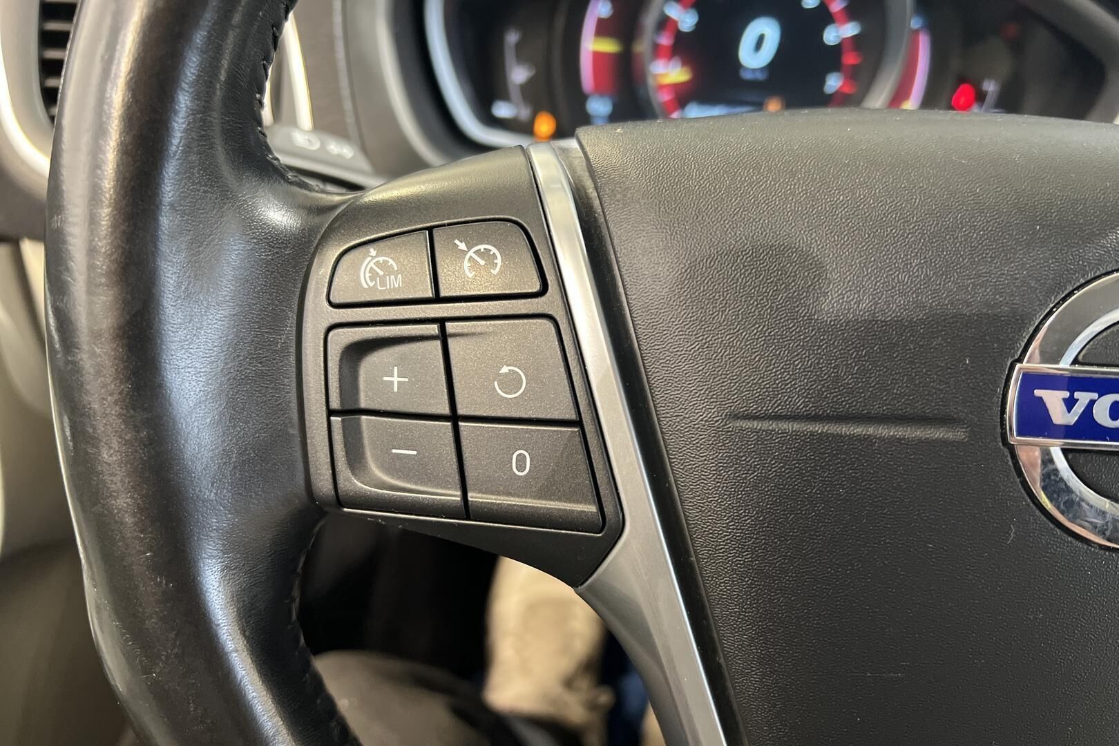 Volvo V40 iso kuva 21