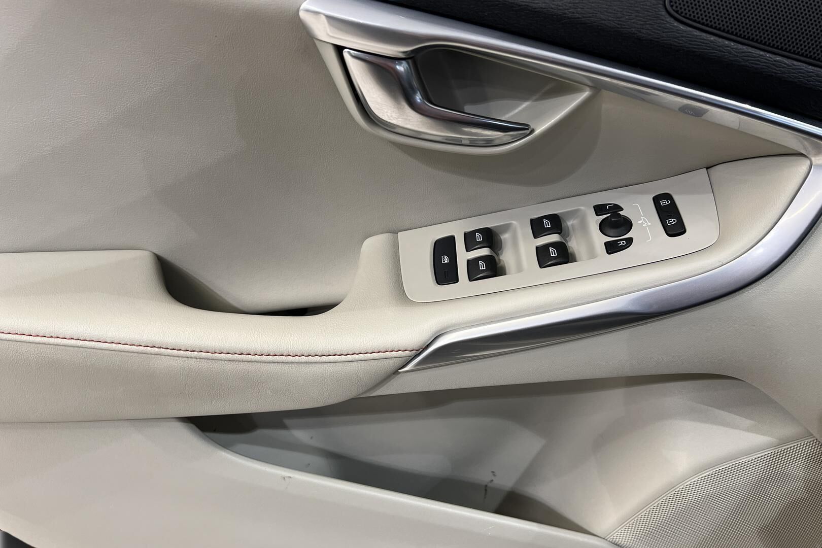 Volvo V40 iso kuva 15