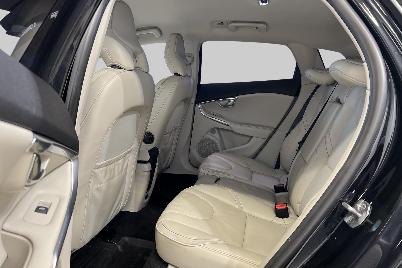 Volvo V40 iso kuva 9