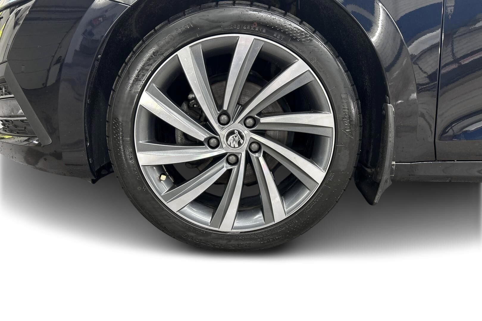 Skoda Octavia iso kuva 13