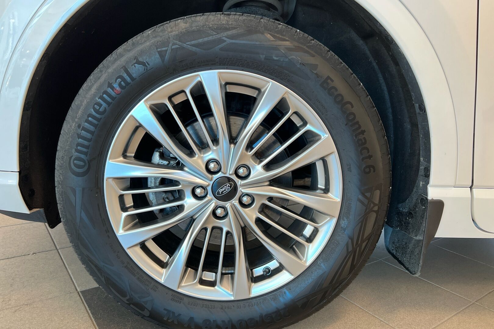 Ford Kuga iso kuva 23