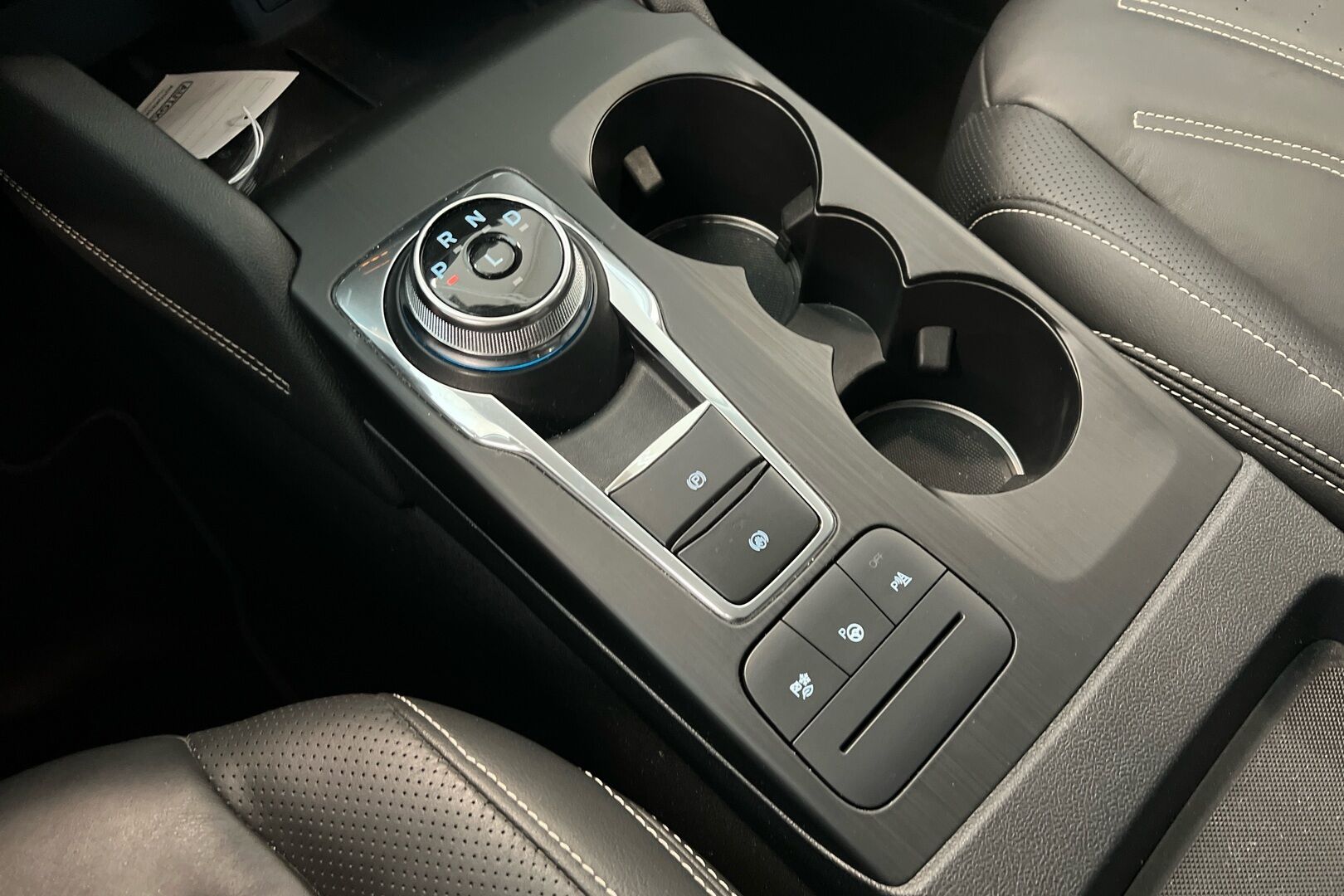 Ford Kuga iso kuva 15