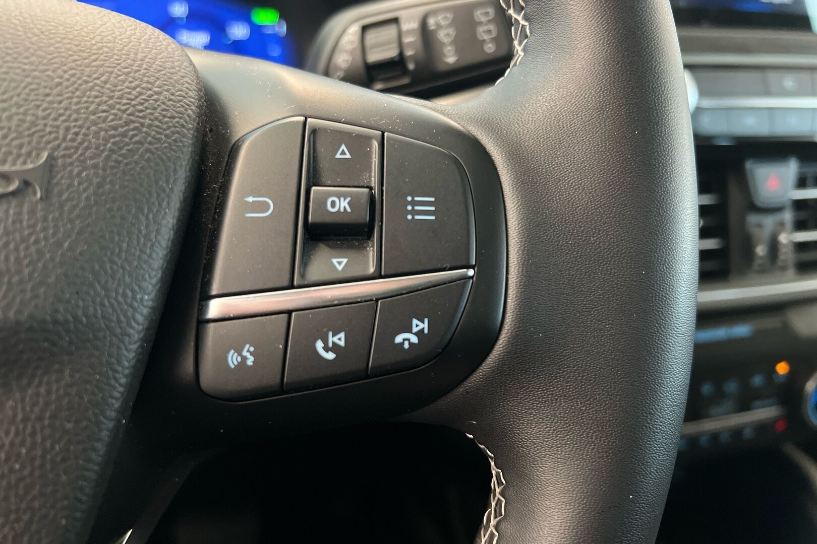 Ford Kuga iso kuva 16
