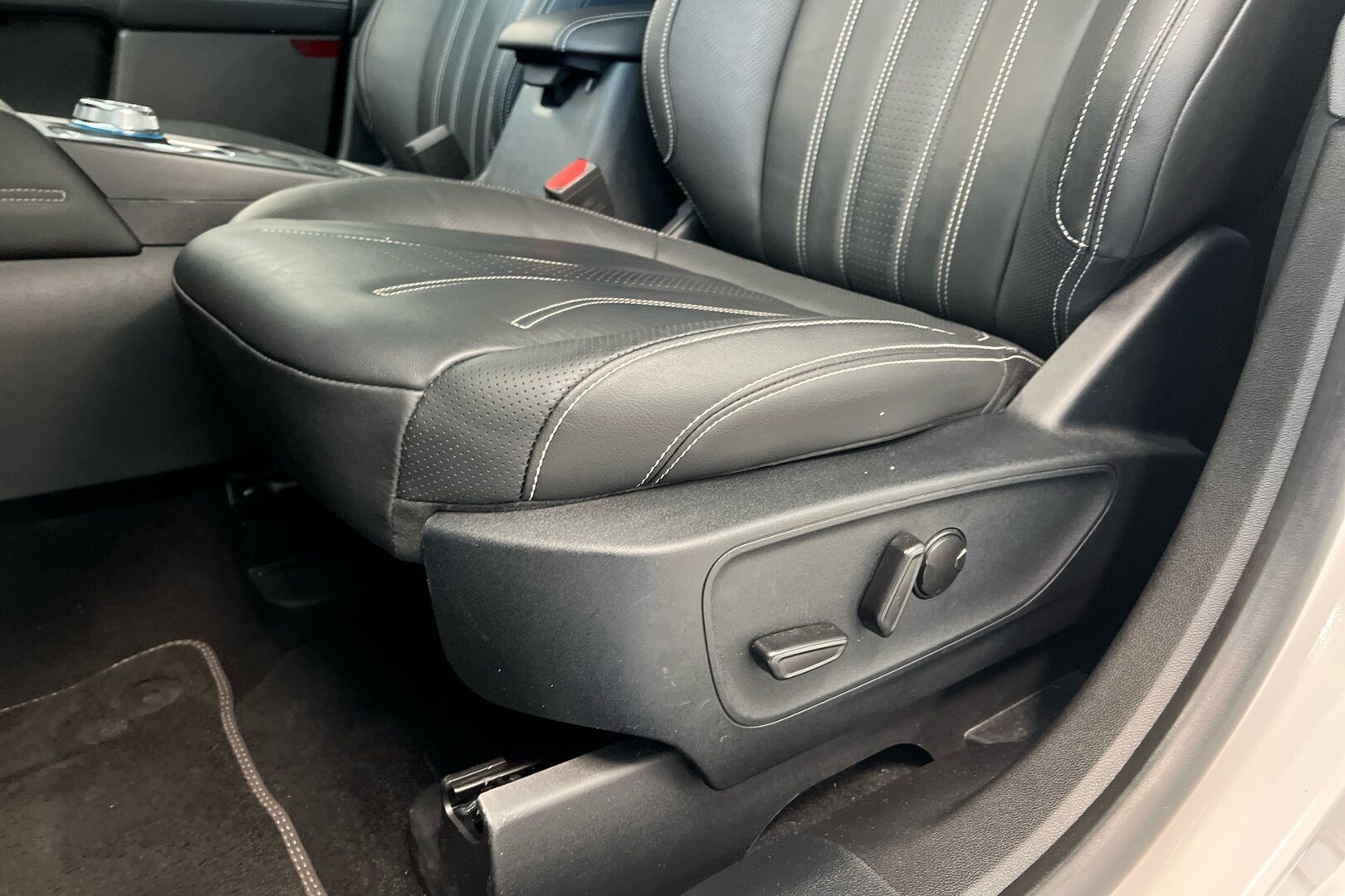 Ford Kuga iso kuva 21