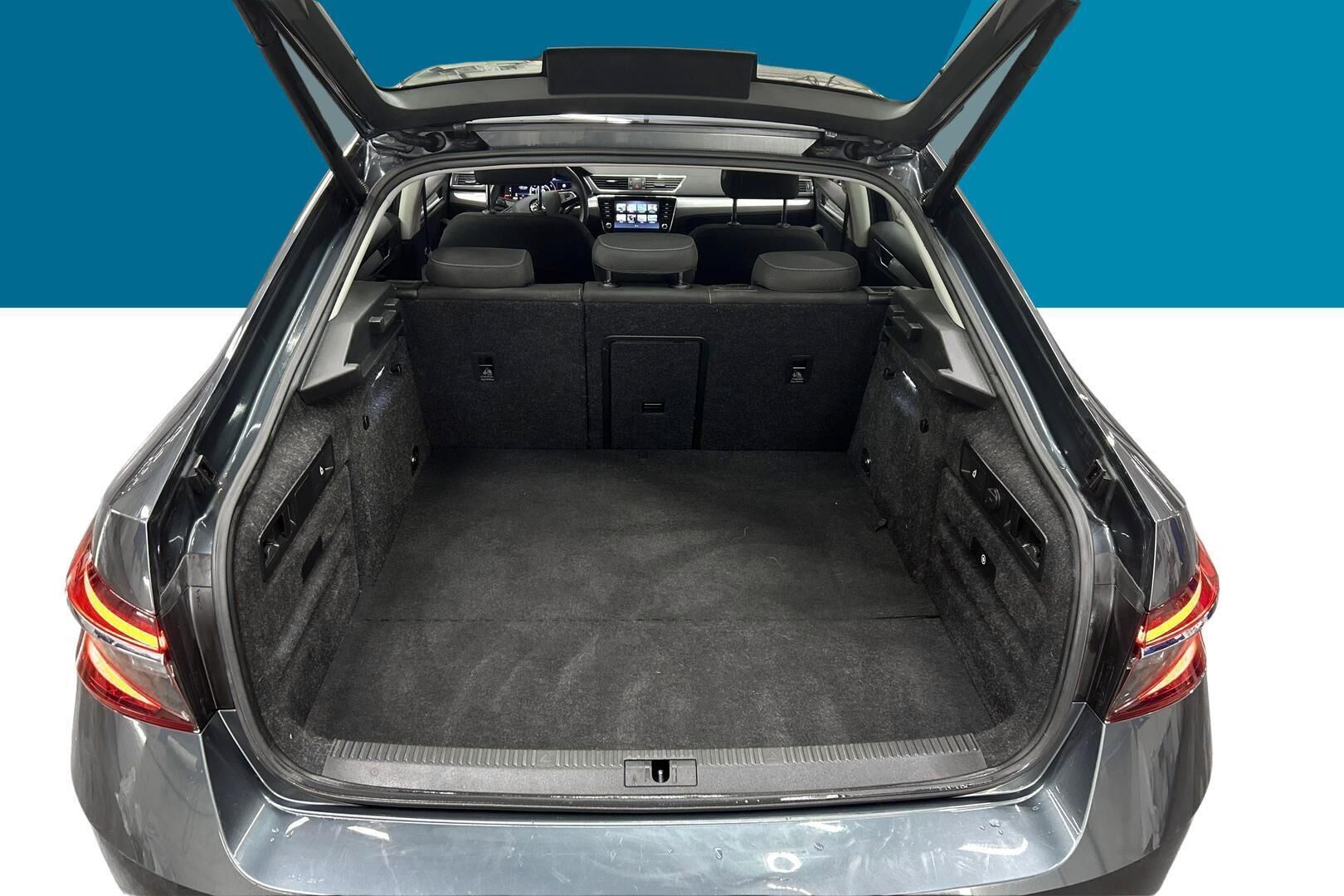 Skoda Superb iso kuva 12