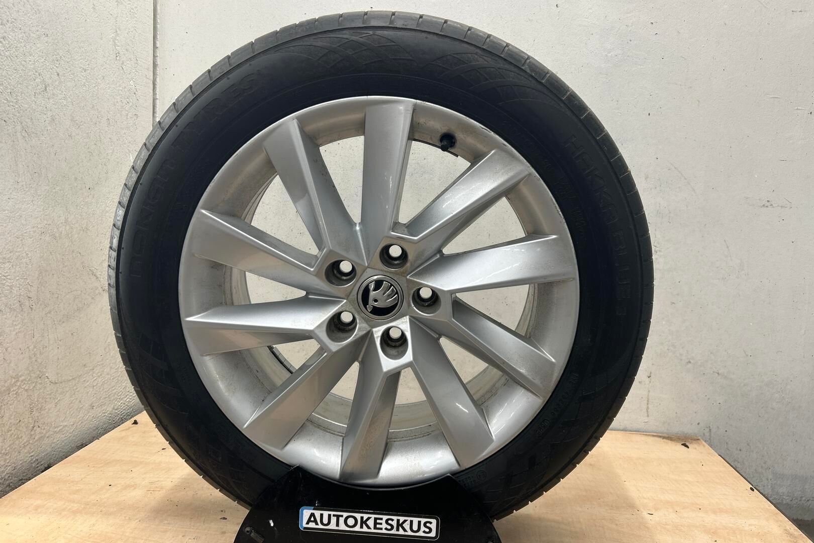 Skoda Superb iso kuva 14