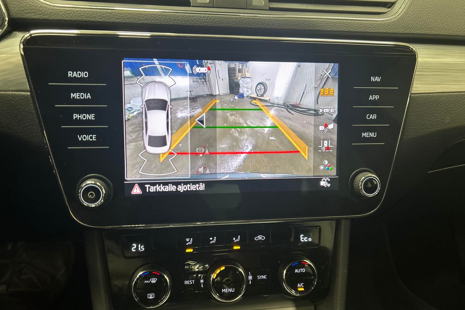 Skoda Superb iso kuva 18