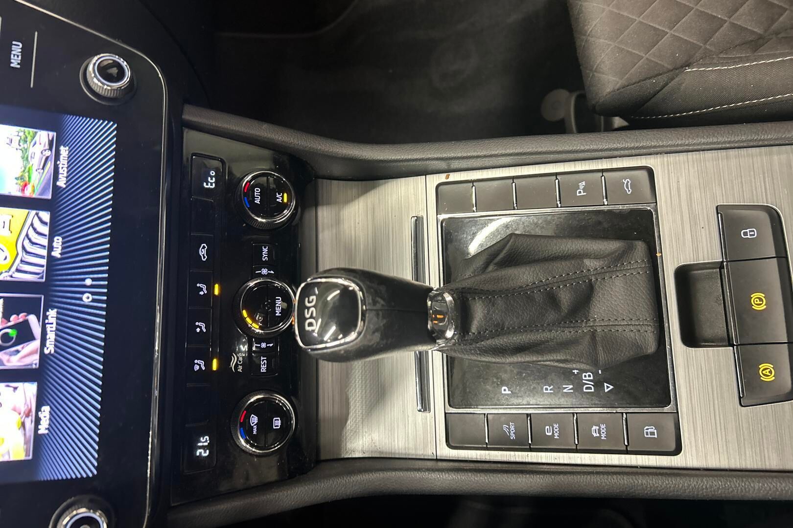 Skoda Superb iso kuva 19