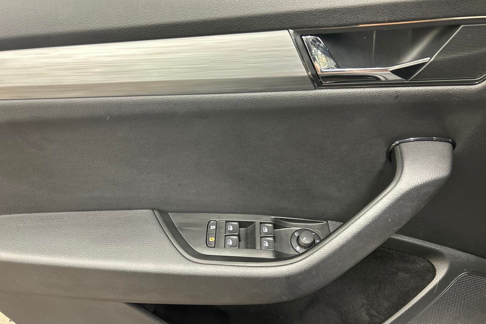 Skoda Superb iso kuva 21