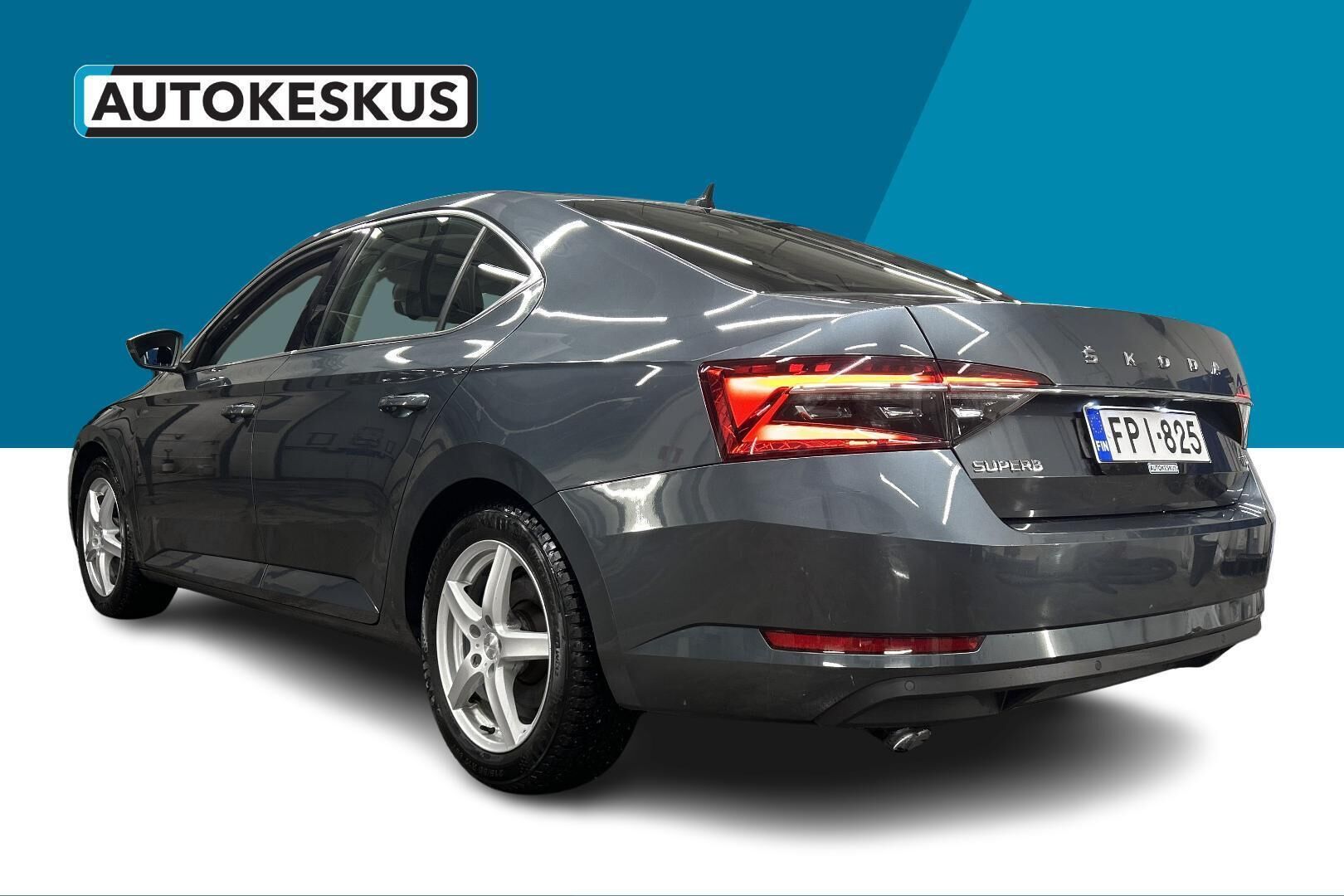 Skoda Superb iso kuva 8