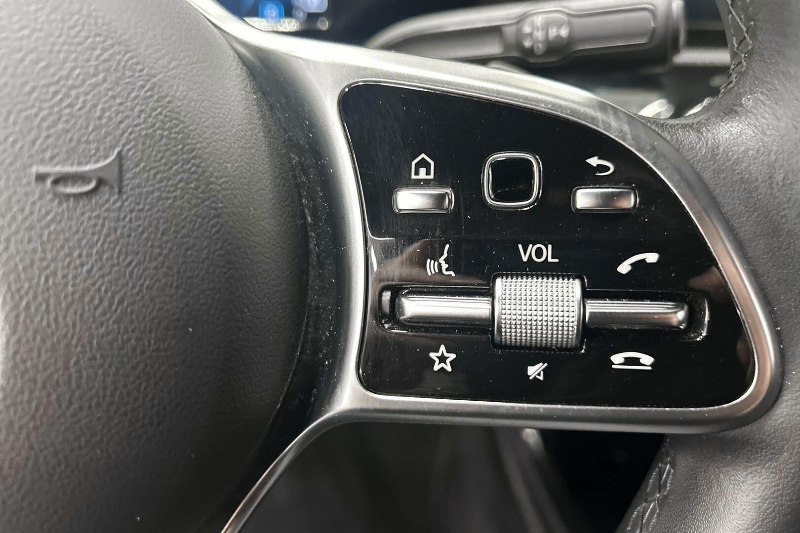 Mercedes-Benz CLA iso kuva 13