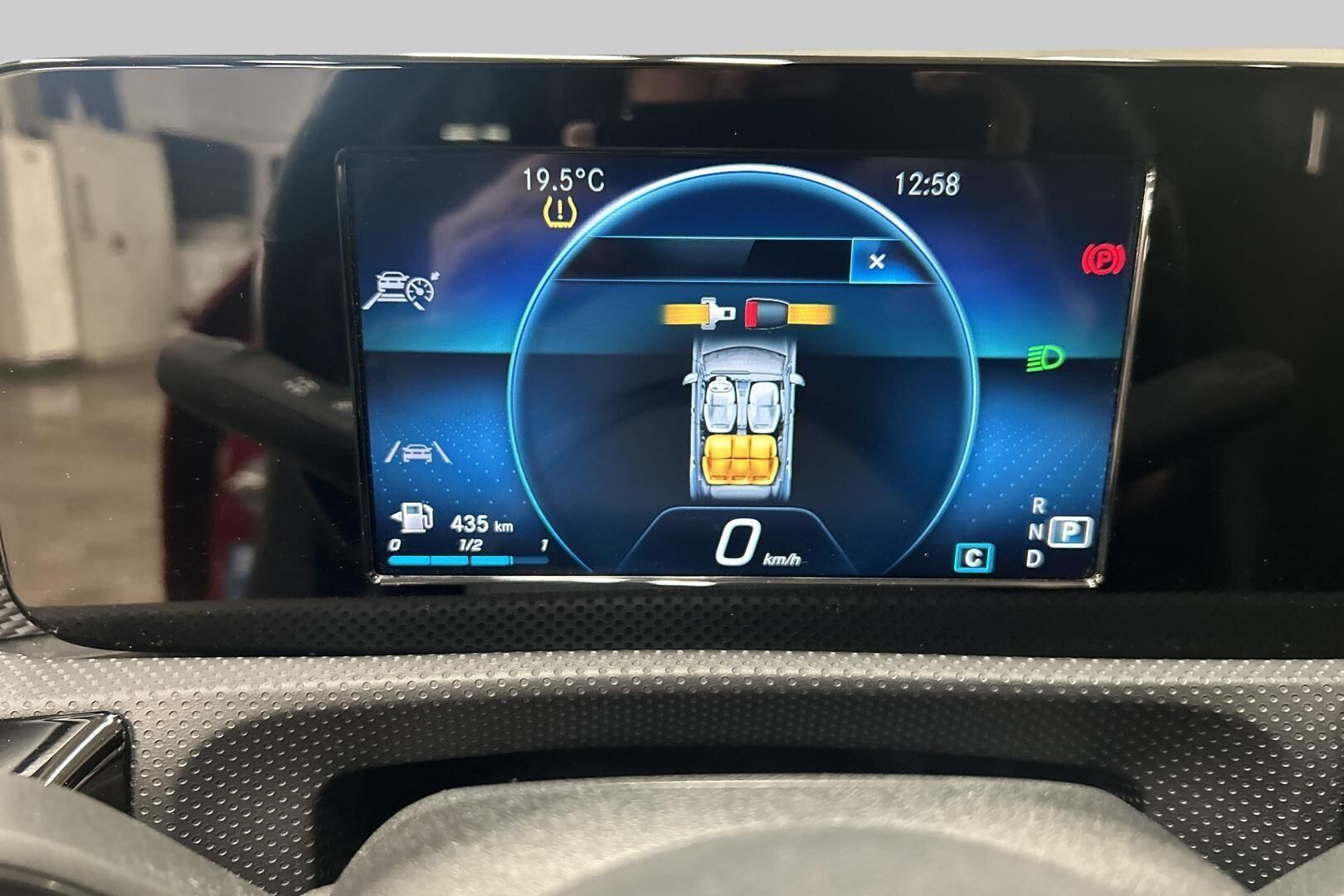 Mercedes-Benz CLA iso kuva 14