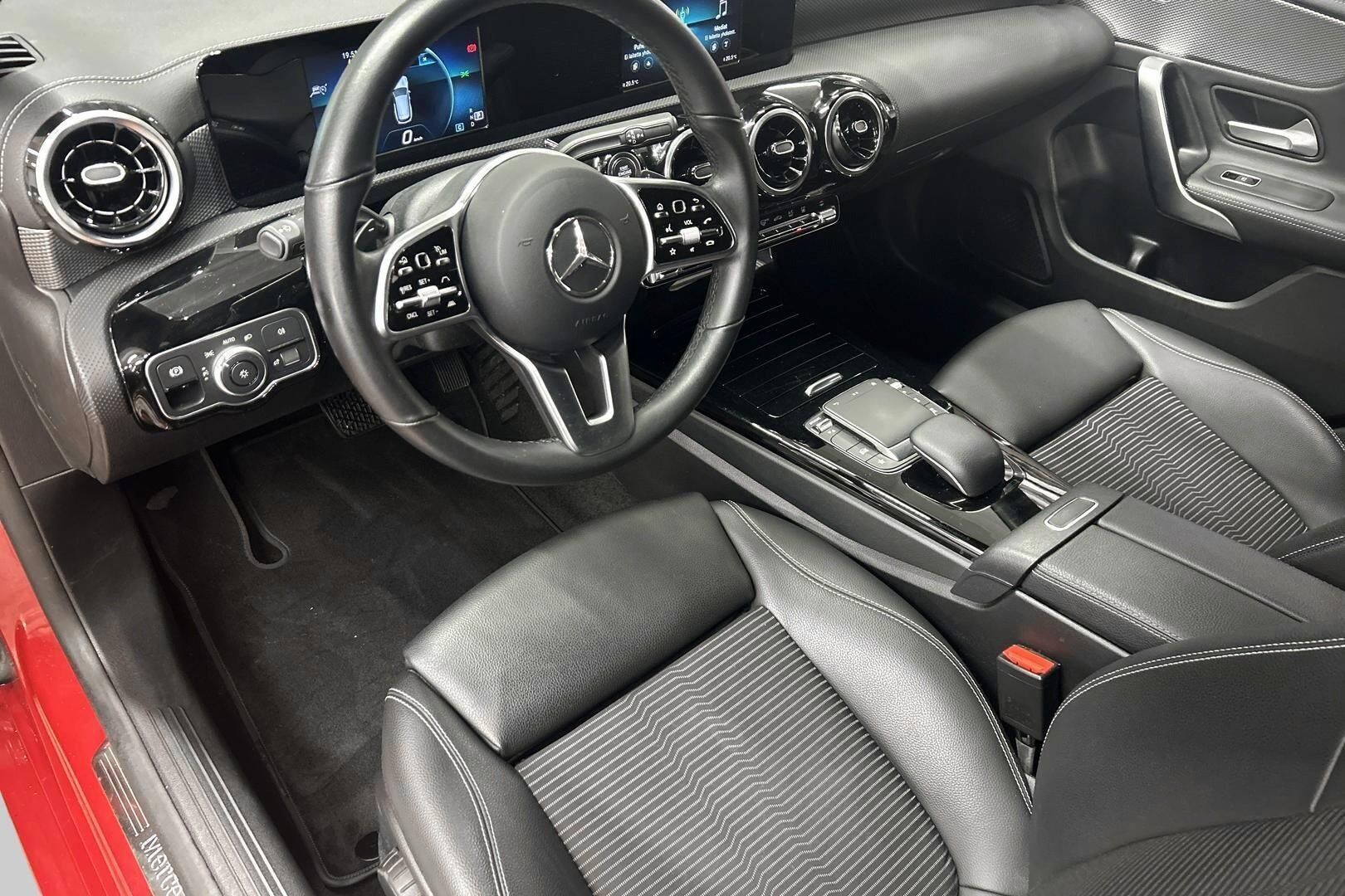 Mercedes-Benz CLA iso kuva 8