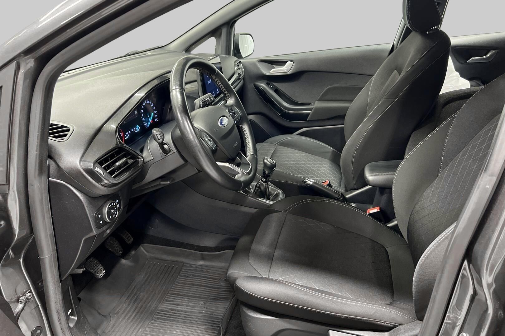 Ford Fiesta iso kuva 14