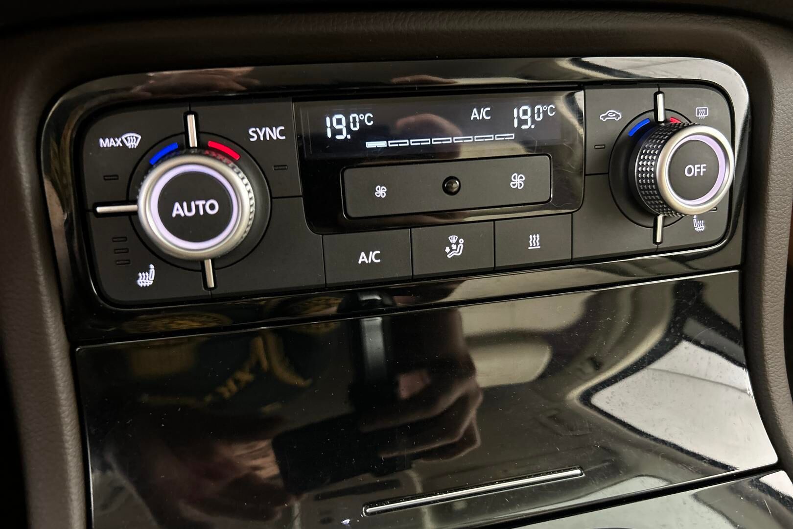 Volkswagen Touareg iso kuva 19