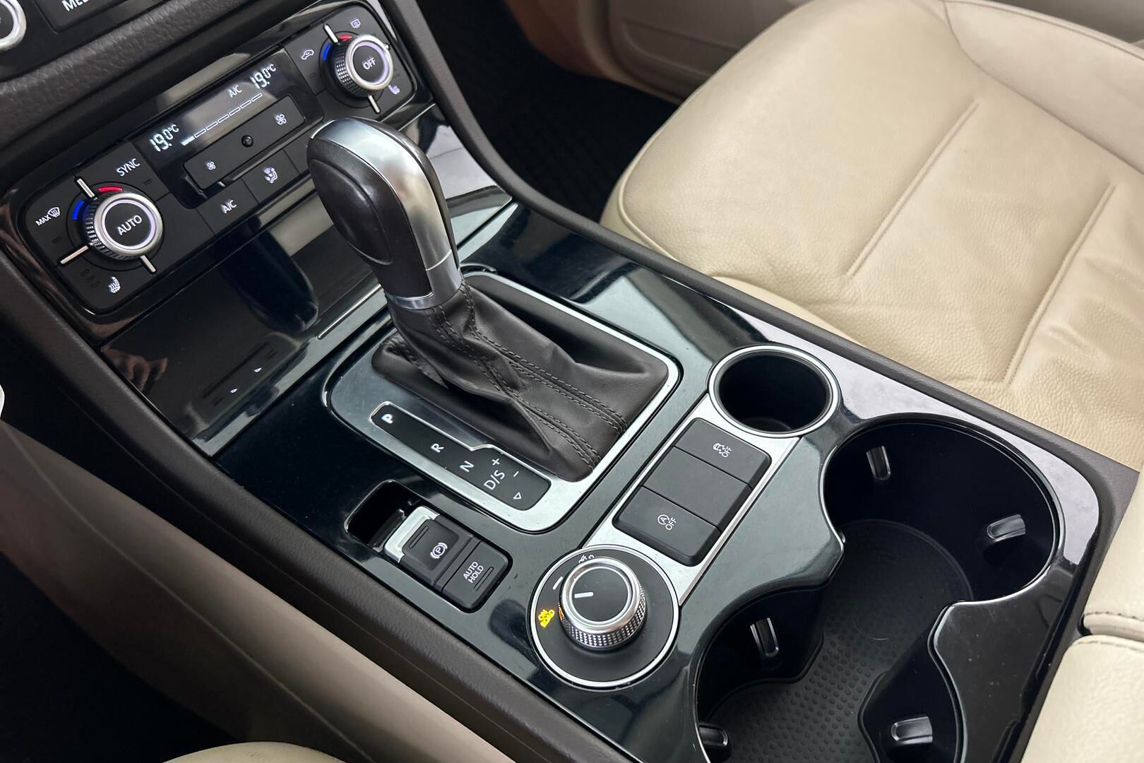 Volkswagen Touareg iso kuva 20