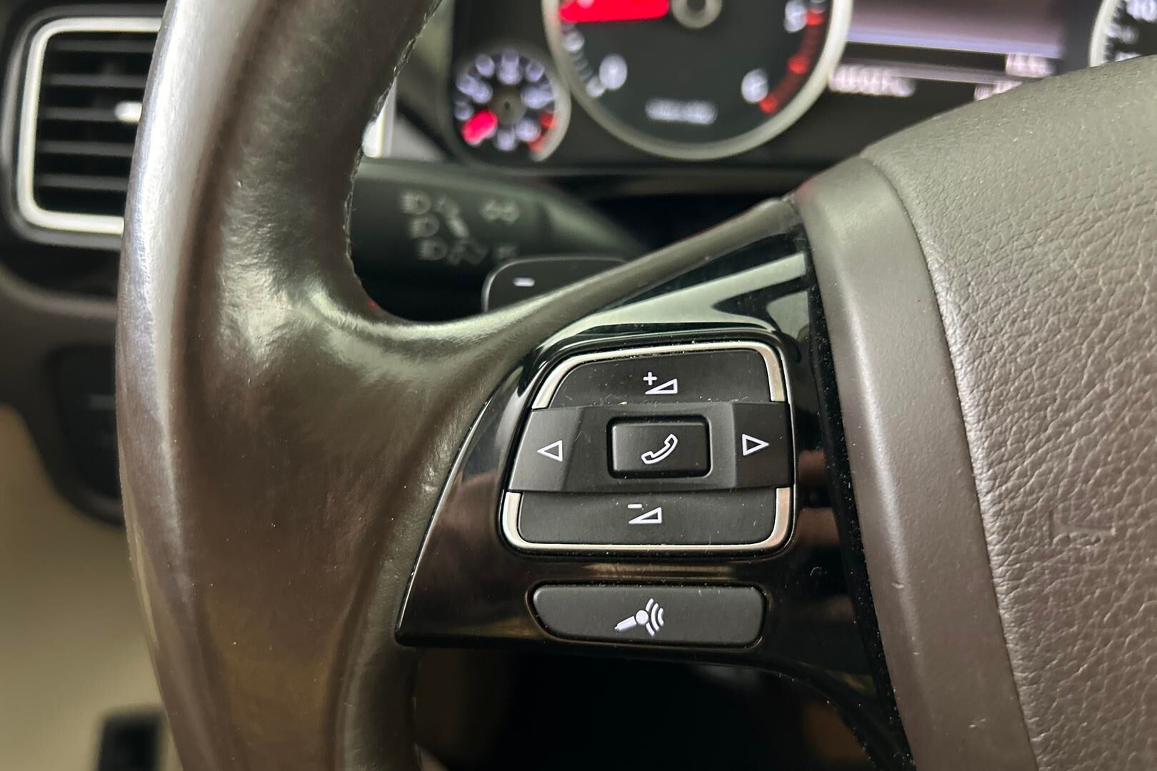 Volkswagen Touareg iso kuva 21