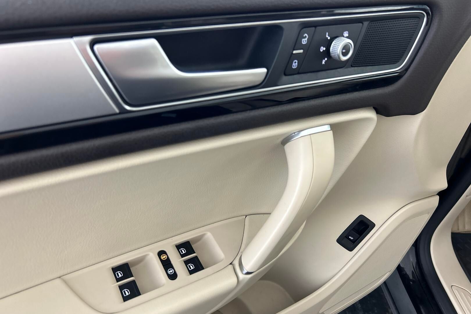 Volkswagen Touareg iso kuva 24