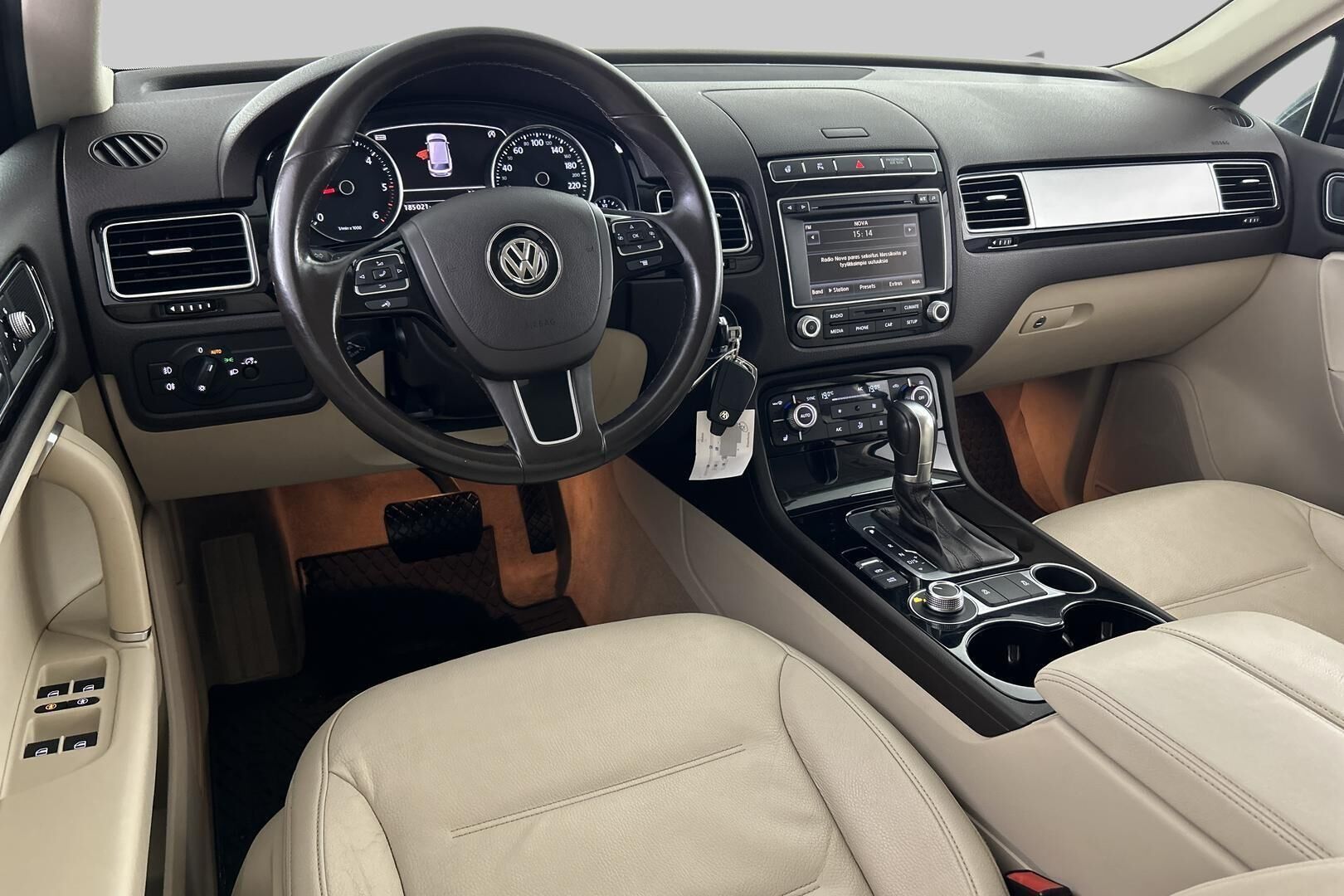 Volkswagen Touareg iso kuva 25